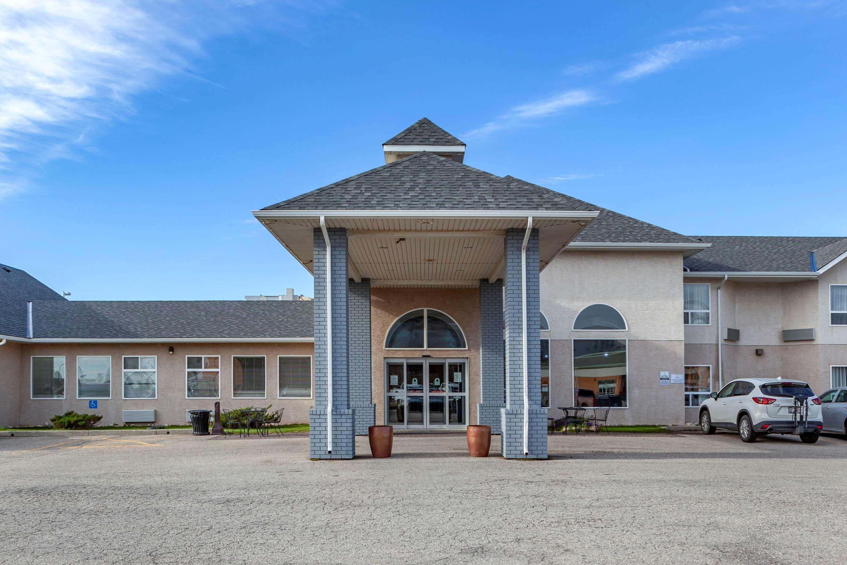 Quality Inn & Suites Edmonton International Airport Leduc Exterior photo